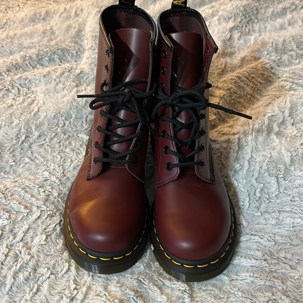 Dr. Marten 1460 smooth leather lace up boots